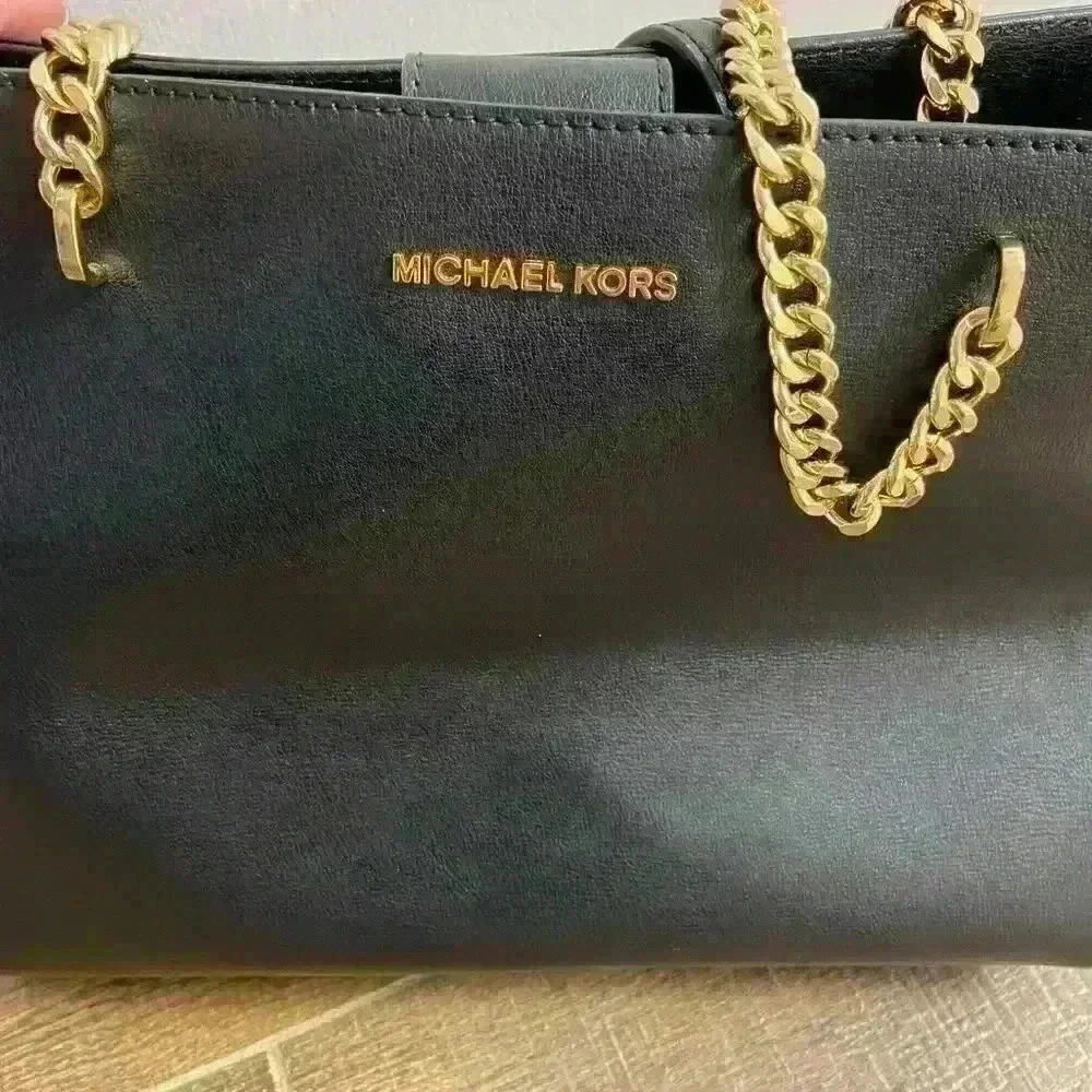 MICHAEL KORS M. Kors Black Gold Chain Purse -‎ Like New - Picture 2 of 6